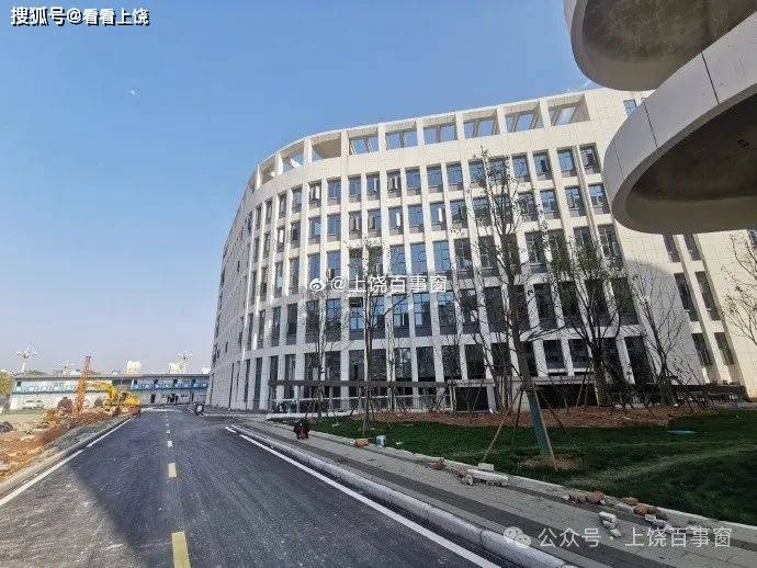 走,看看上饶市立医院三江总院已经建成这样子啦老院区根本就没有可比