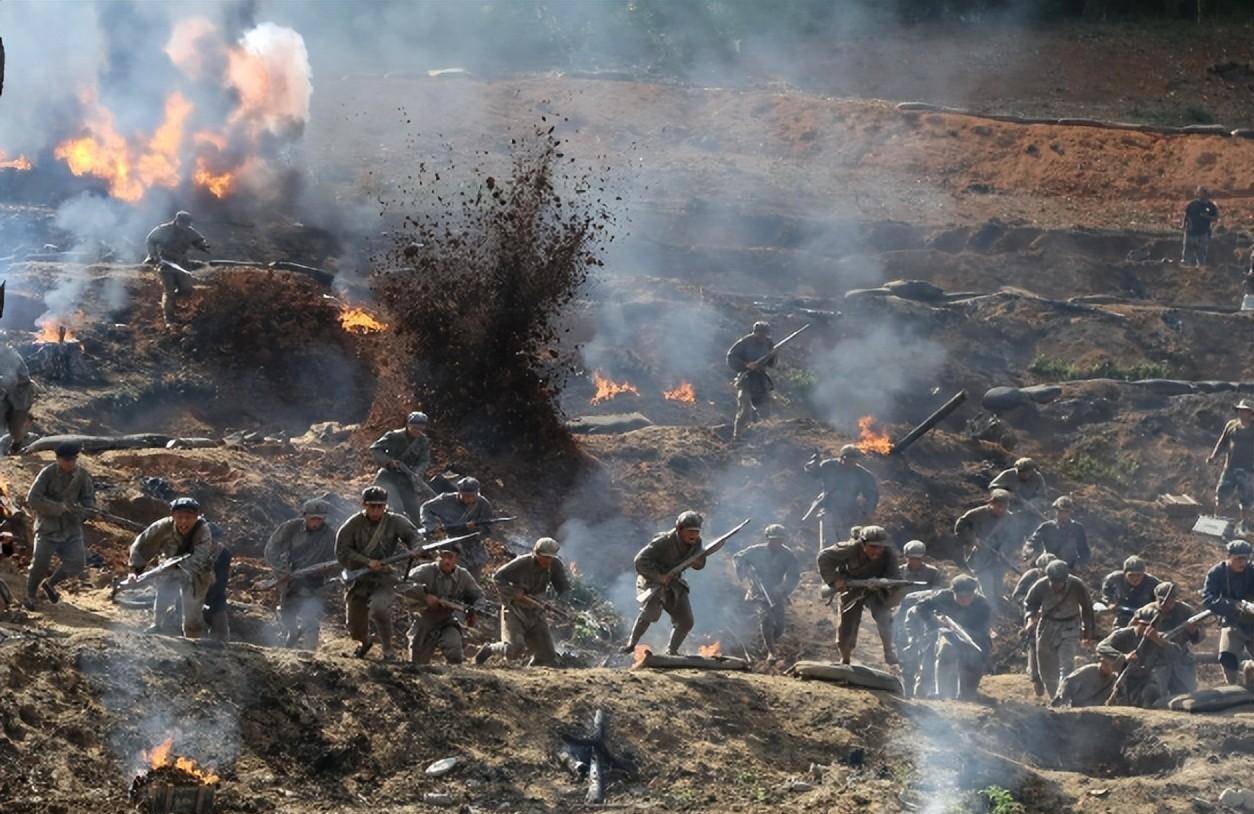 军史上奇特一战一名挑夫手挥扁担冲向敌群危难中挫败强敌