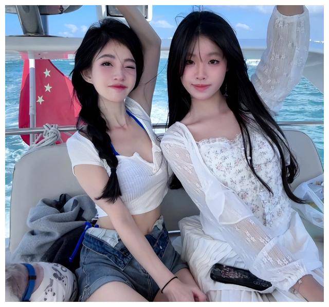 冯提莫惊艳夏日性感比基尼展魅力一米五马甲线尽显迷人