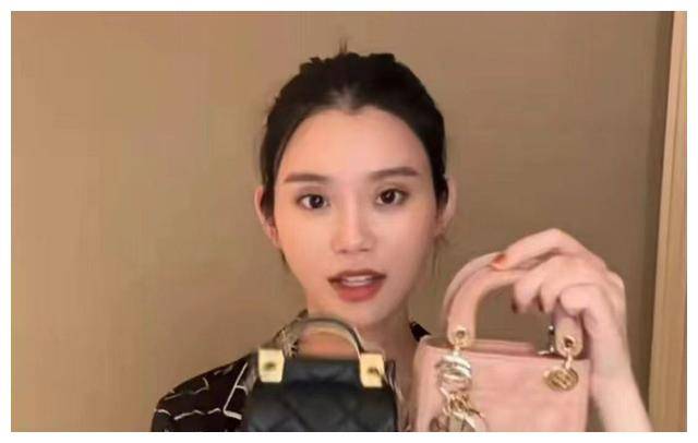 偶遇奚梦瑶!小姑子拍照,全家开心,相处融洽._何猷君_何超欣_女儿