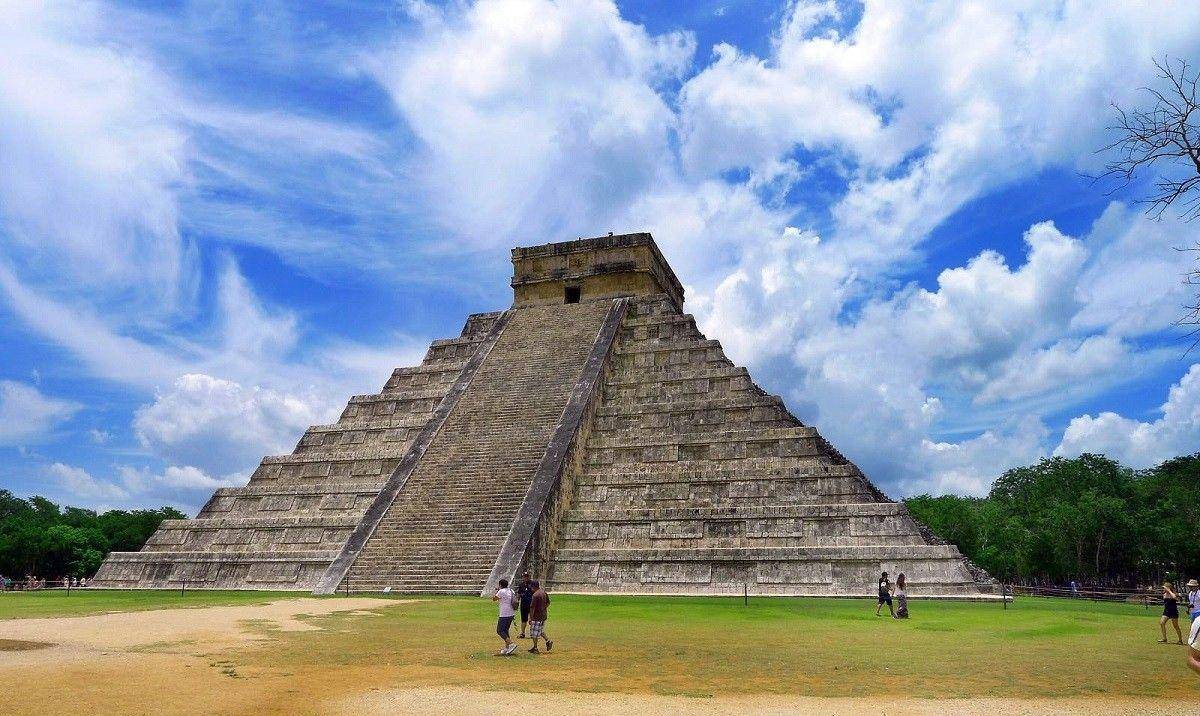 古典期三个阶段,其中的古典期最为繁盛,玛雅神庙就是在这个阶段建设的