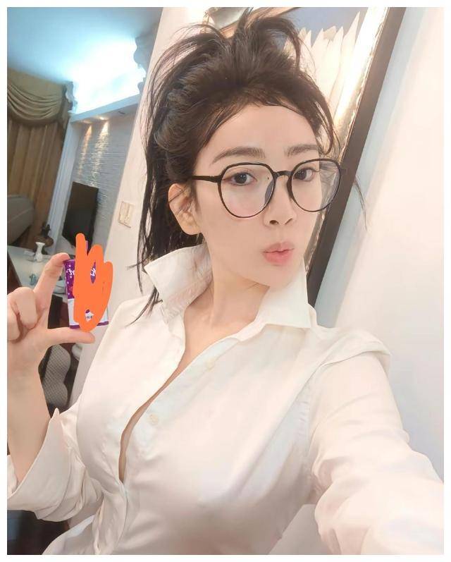 主持人马辉直播曝不雅照片账号遭永久封禁她如何回应