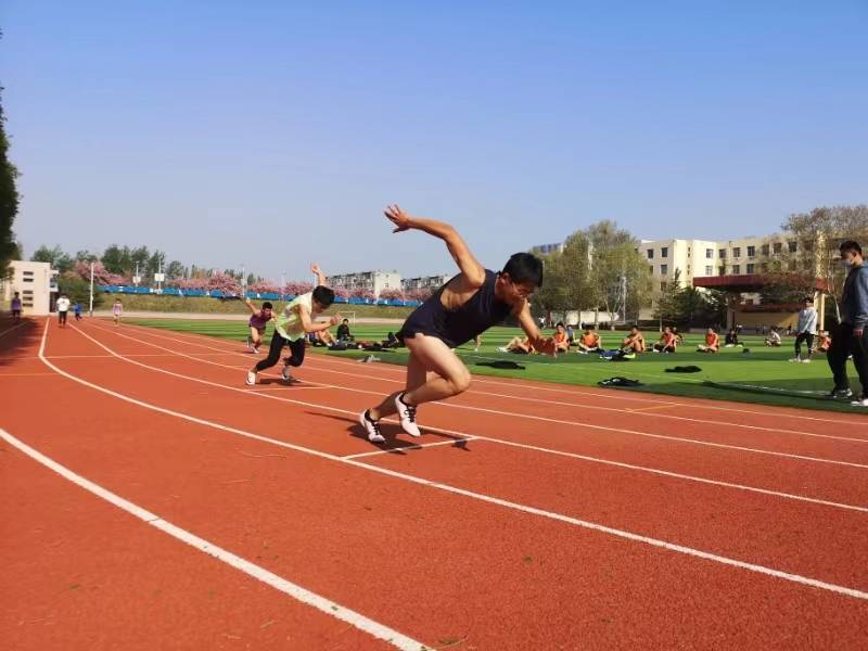 即墨五中特色办学趟出高中教育发展新路