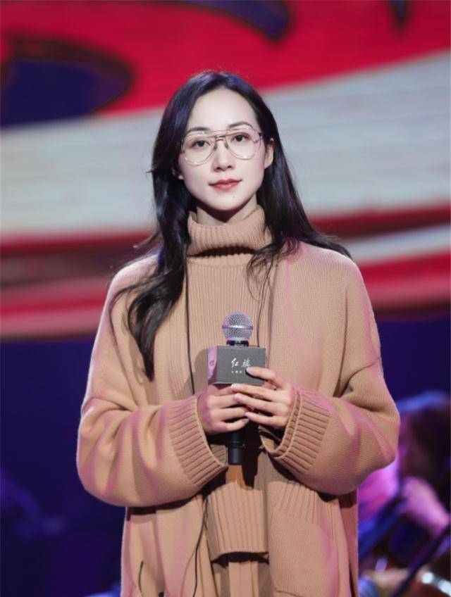 原创原创卫衣过时了今春流行杨紫的鱿鱼衣韩雪穿上后美翻了