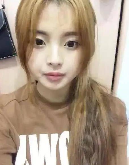 原创杨超越从餐厅服务员到女偶像让多少二代们把不服气咽回了肚子