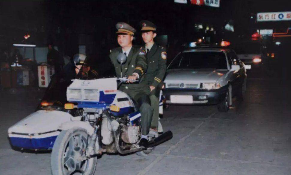 原创西安悍匪魏振海靠钢钳越狱残害11人临死拒不认罪仰天狂笑