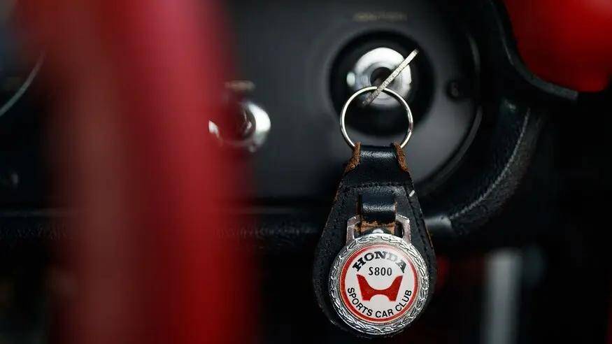 吴彦祖是怎样玩车的,看他改造的1968年本田s800 coupe,爱不爱?