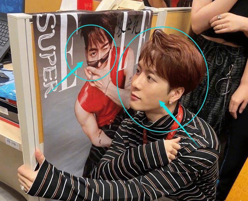 通过和精修海报的对比,王嘉尔的生图和精修还真是没有什么区别,因为他