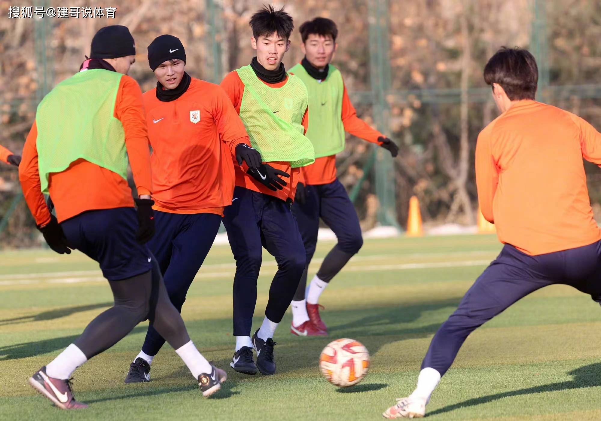 超过毕津浩!韩鹏选人有眼光:全是大个子_山东泰山_彭逸翔_球员