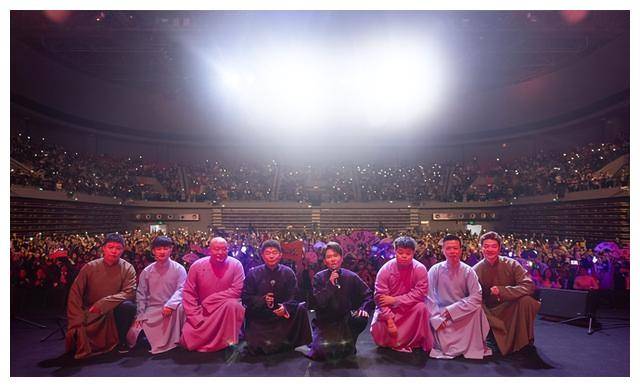 原创德云社孟鹤堂深夜晒照网友热议不止相声真能挣钱吗