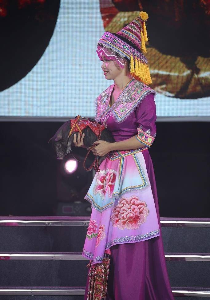 鲁迅夸才貌双全,孙中山赞巾帼英雄,46岁的她在绣楼上去世_马青霞_河南