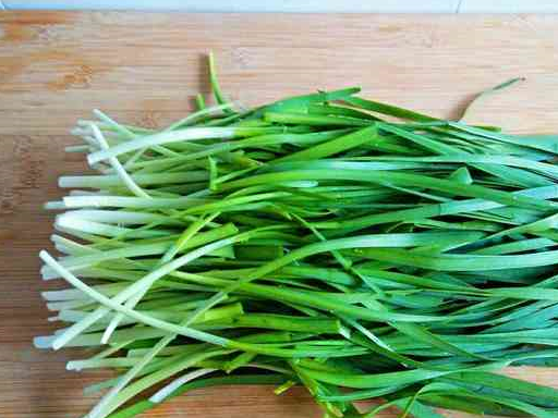 原创春天养生就吃韭菜但是这几类人不能多吃