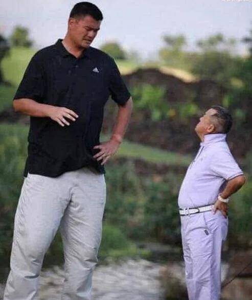 杨臣刚vs王大治 世纪大合影杨臣刚在微博晒出自己和王大治合影,两人的