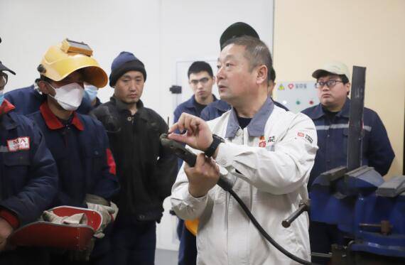 传道授业技艺焊匠心焊接大师刘志彬现场授课