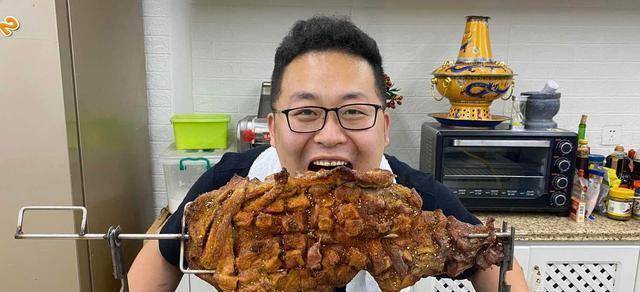 原创原创盐王半吨先生再删视频吃剩食物分给邻居网友谁吃谁迷糊