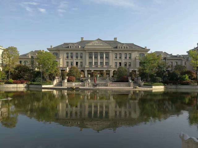 钱江君庭·钱塘印传承经典法式建筑,以精选石材打造法式双层排屋,极致