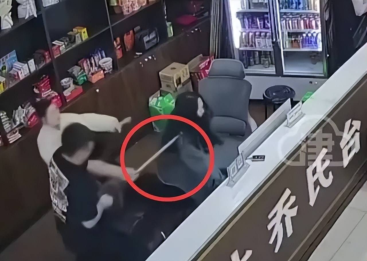 警方回应河南台球厅男子暴打女前台!缘何打到球杆断裂?细节曝光