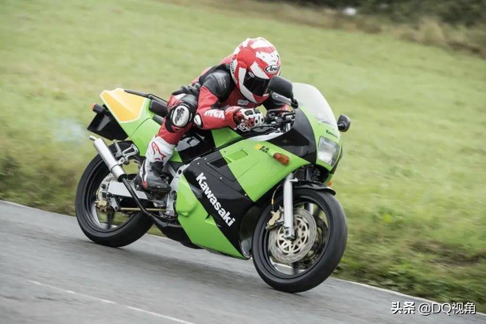 这款车被认为是川崎当时功能最强大,速度最快的250cc摩托车.