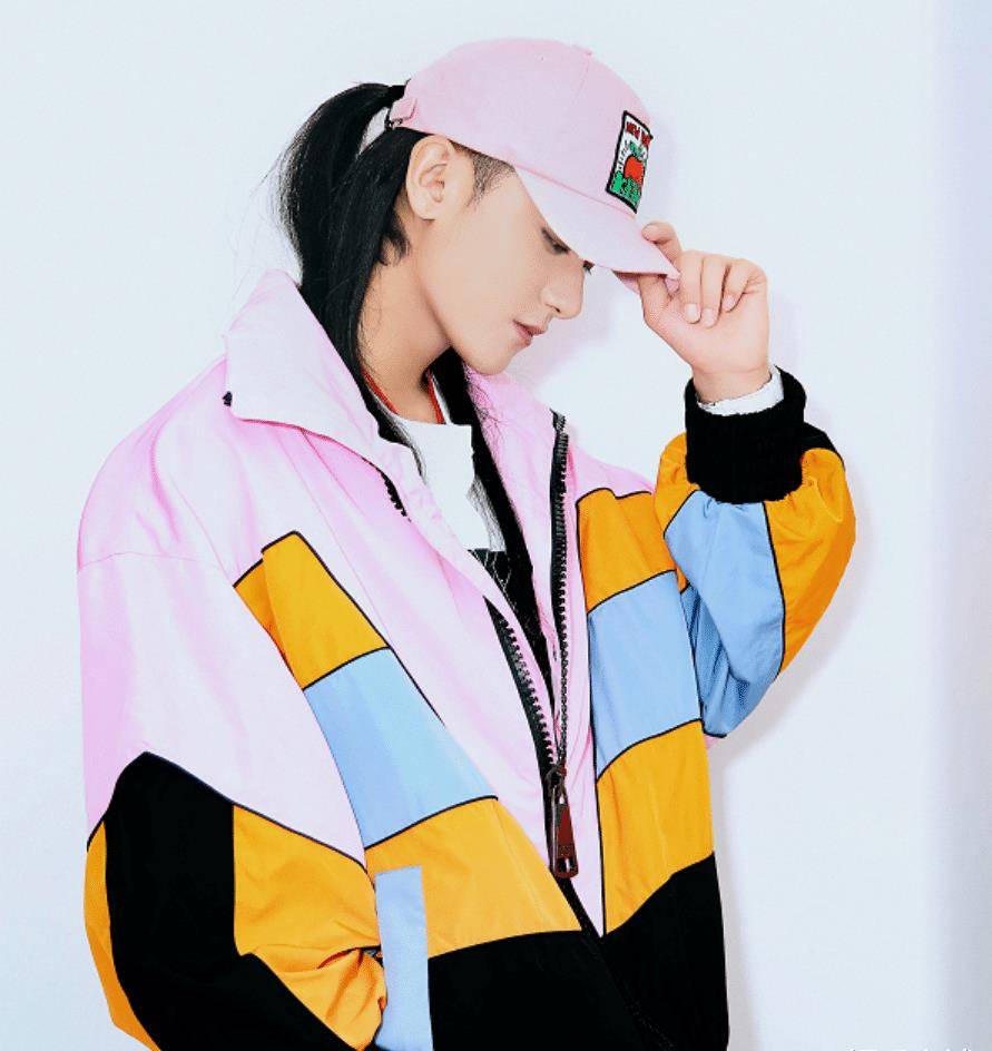 原创黄子韬化身长发公主猛男式一身粉美造型涛总也太美了吧