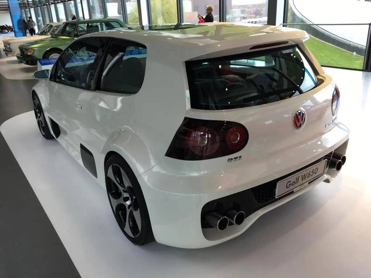 高尔夫gti w12-650,用前top gear主持人大猩猩的话说,就是"大众拆下了