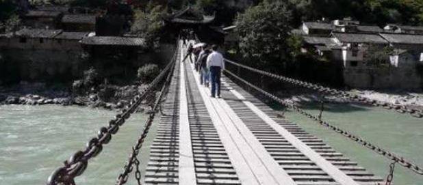 三百年前,古人是如何把40吨铁索建在大渡河之上,一年就建成_泸定_铁链