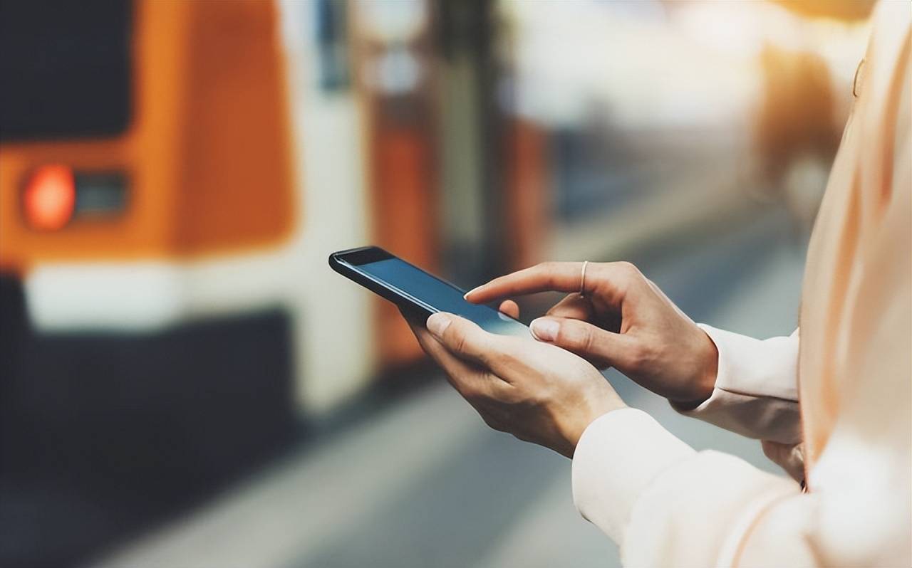 手机电量不再成为限制，5800毫安的实用程度让人舒服