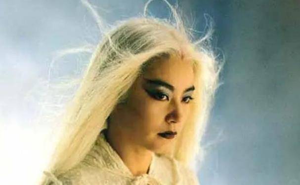 1993年林青霞救场的白发魔女传是她最大时尚的电影