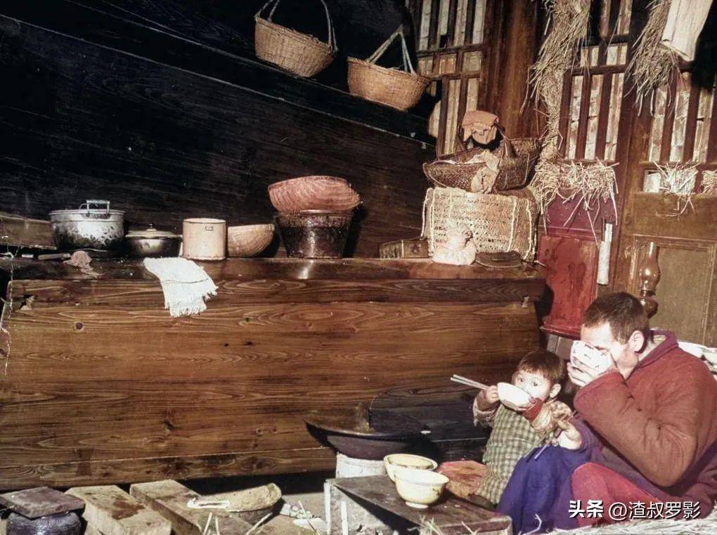 1947年一个美国人进入上海拍到了民国时期万恶的旧社会