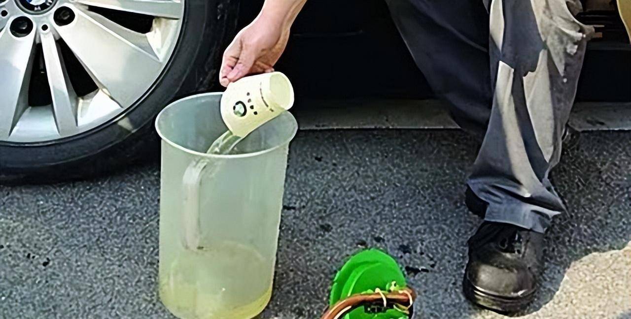 重庆75岁大爷喝汽油46年体检后身体无恙他自称喝油能治病