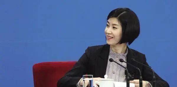 原创"四朵金花"再刷屏,揭秘翻译女神们的成长之路_张璐_张京_英语