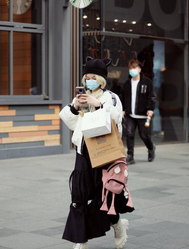 原创原创裙子皮靴开春这样穿吸睛又撩人关键是很显高显瘦