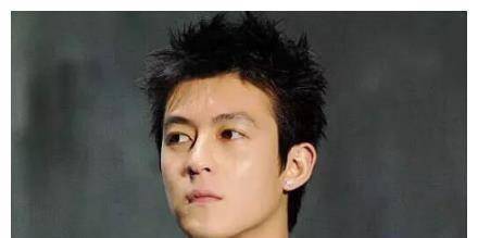 退圈化身"晒女狂魔",女儿却越来越不像他_谢霆锋_妈妈_人们