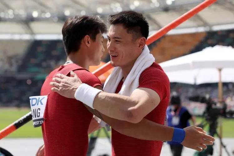 原创钟涛中国男子撑杆跳高的新星具有爆发力好个人能力较强优势