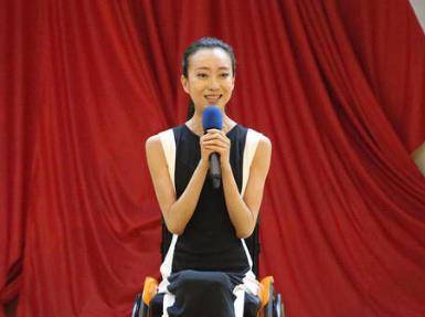 她是张艺谋心中一生的痛,奥运会彩排时从高空摔下,导致终身残疾_刘燕