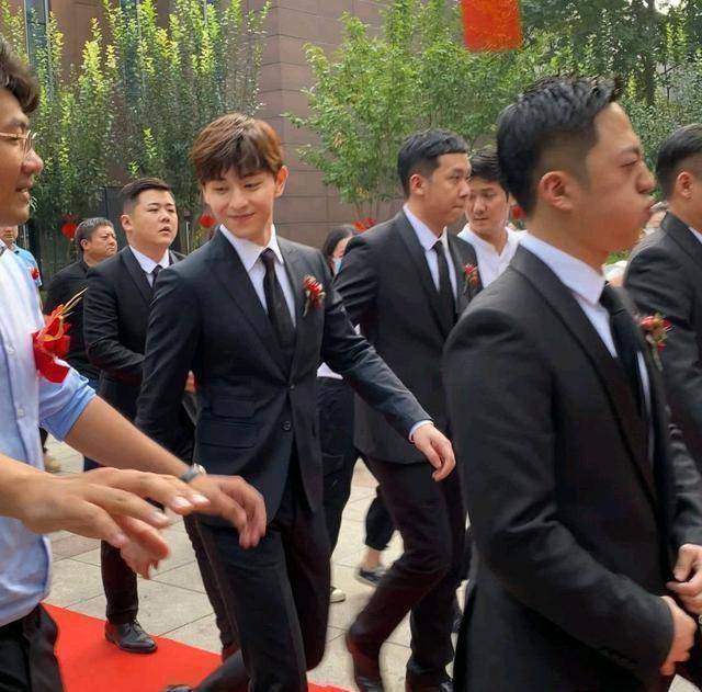 原创原创志不在石家庄的邓伦又回家当伴郎了这是第四次还有六次