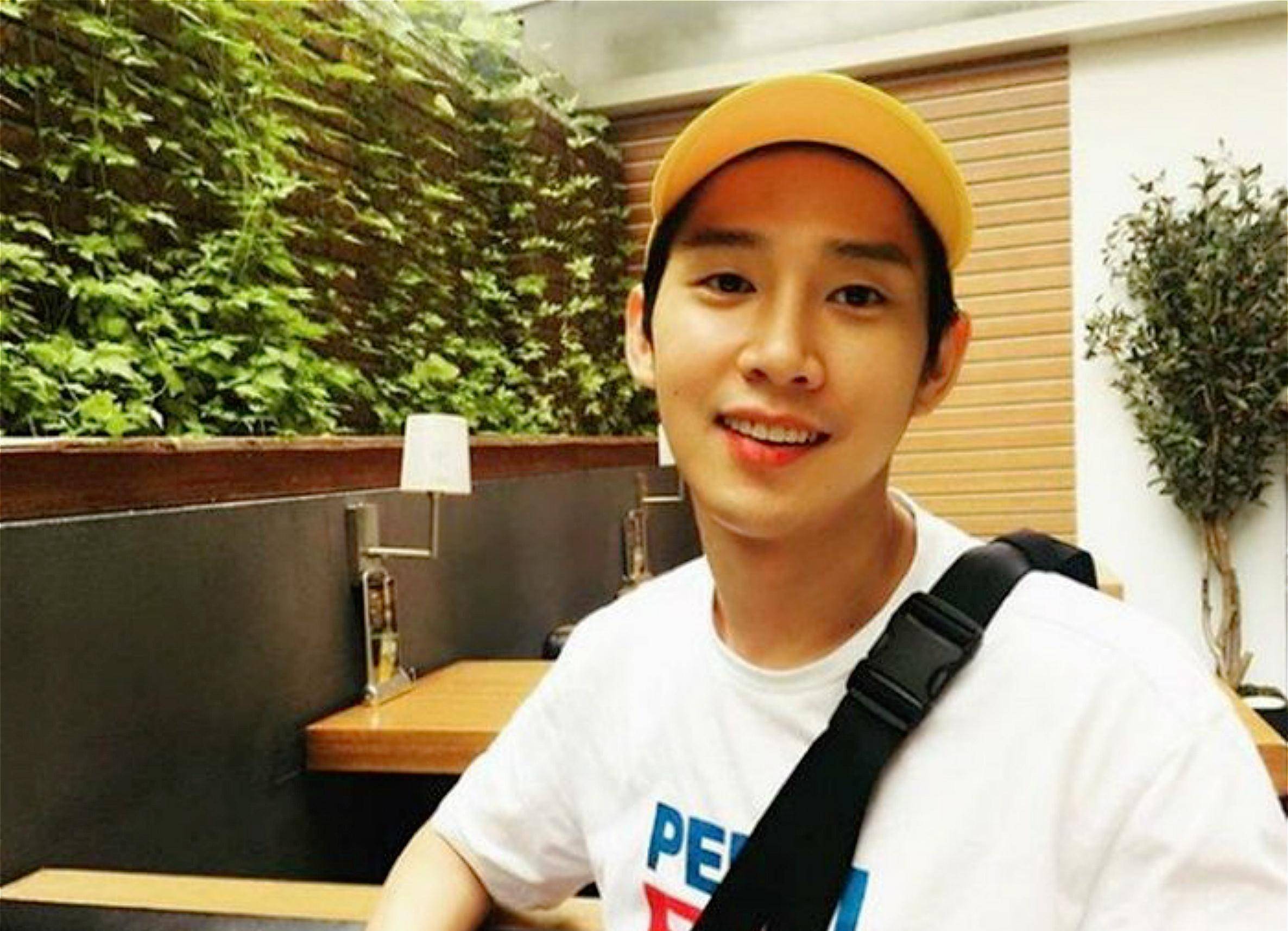 原创情种朴成焄给恋爱3年的女友柳贤京送咖啡车应援