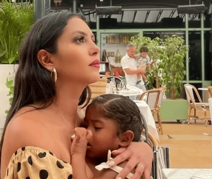 原创瓦妮莎母女近况科嫂暴瘦60斤变前凸后翘21岁女儿身材更傲人