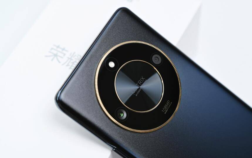 手机电量不再成为限制，5800毫安的实用程度让人舒服