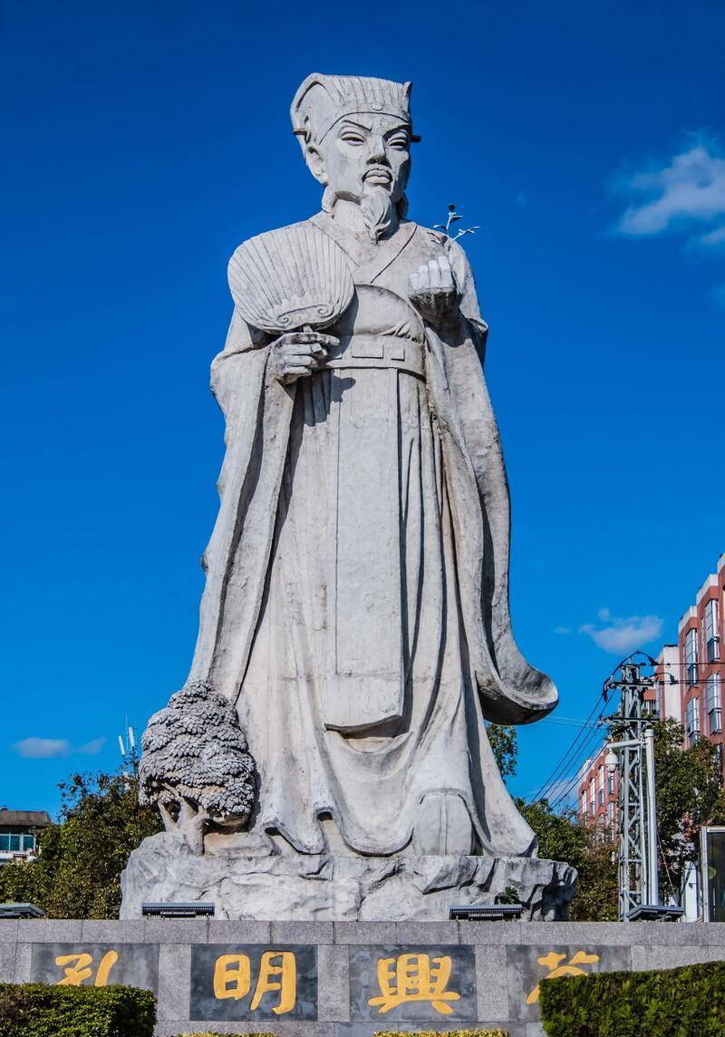 诸葛亮自知命不久矣,为了续命,搞了一个七星灯续命的道门法术,按照