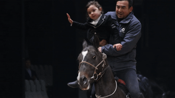 从草原牧民到都市牧马人 新疆小伙演绎别样蜕变_希尔扎提·_鲁木_产业