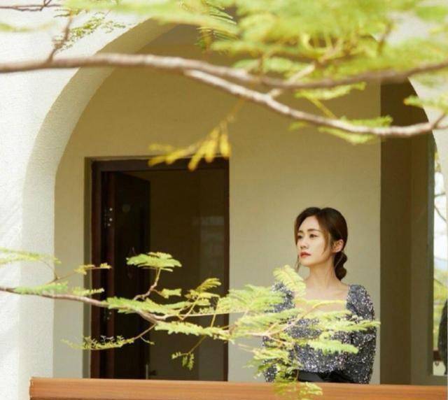 第一段婚姻:郑钧前妻名叫孙锋,两人在大学相恋.