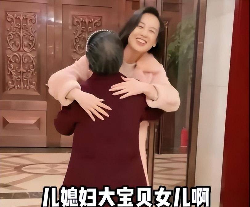 原创一年两亿零花对婆婆俯首帖耳黄圣依的卑微比陶虹高明多了