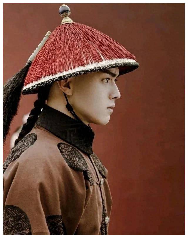 今天小编给大家带来了一个新晋小鲜肉——许凯,1995年在广州出生的他