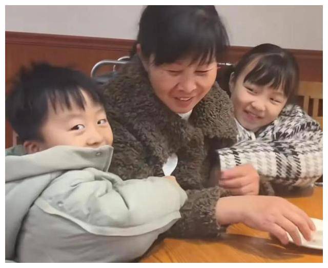 郭威老婆再度直播带货网友好言相劝妍娉品位获赞