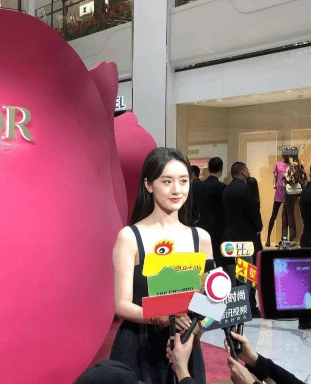 原创袁冰妍活动照和生活中有差别看到生图网友到底是不一样