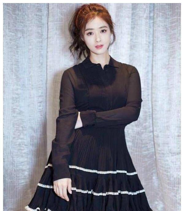 但是就在大家熟悉了微胖的蒋欣之后,这两年,蒋欣突然开始意识到减肥的