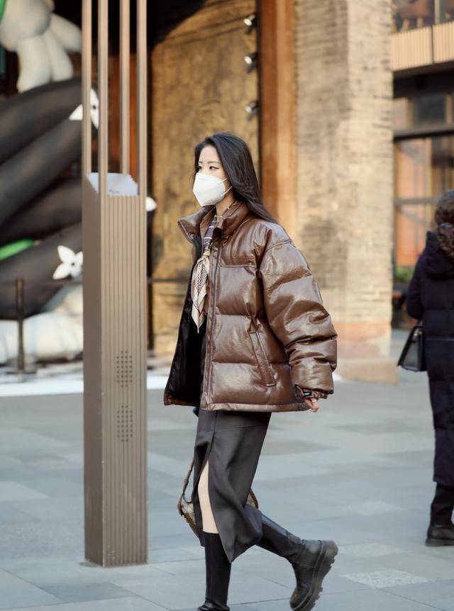 原创原创裙子皮靴开春这样穿吸睛又撩人关键是很显高显瘦