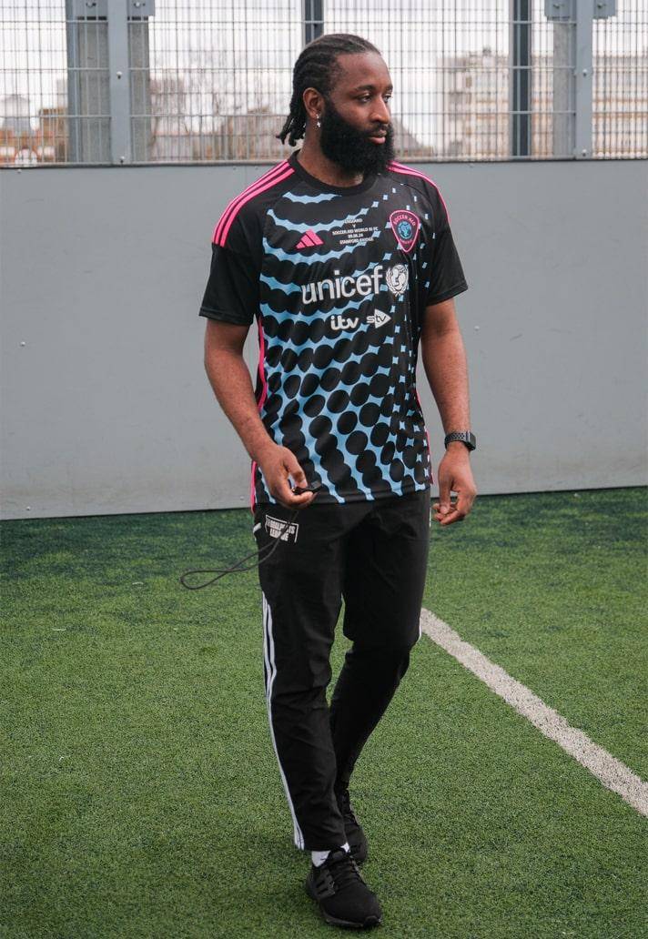 soccer aid与阿迪达斯联合推出2024年world xi 球衣_足球_儿童_援助