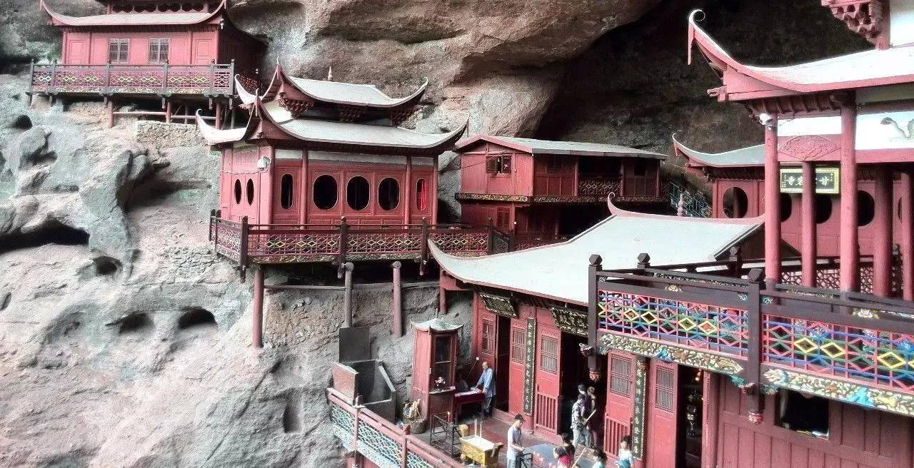 中国"最坚强"的寺庙,靠一根柱子支撑近千年,游客特别多_岩寺_甘露