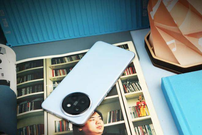 影像美人变身女武神小米civi4pro诠释外柔内刚新姿态